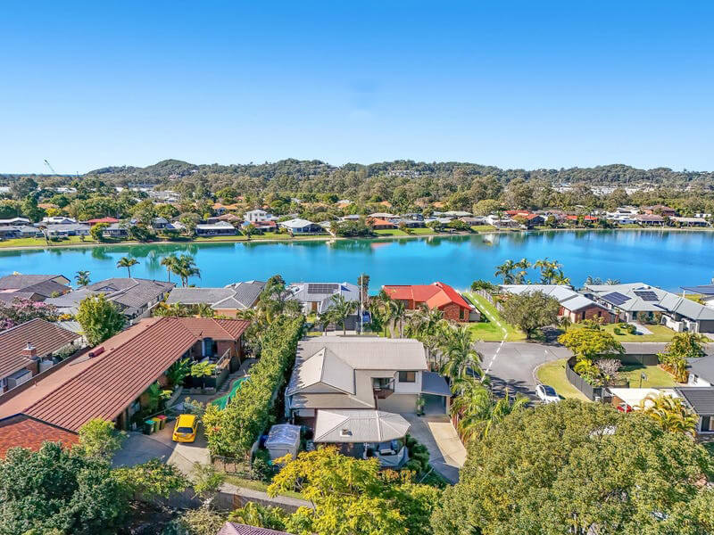 Piing dry cleaning and laundry service

 in Currumbin Waters Australia